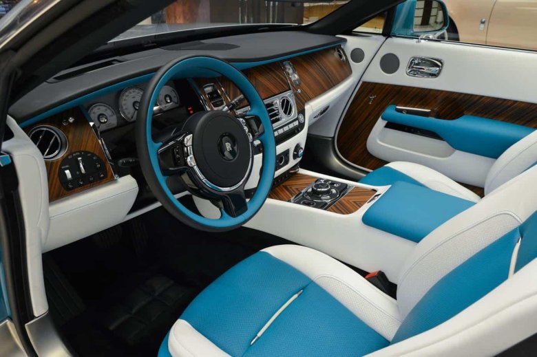 Rolls royce phantom синий салон