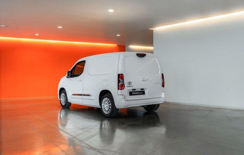 Toyota proace фургон
