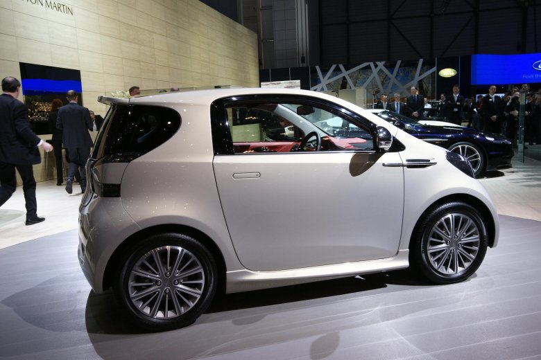 Toyota iq aston martin cygnet