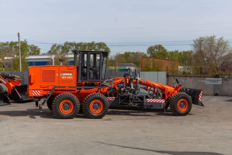 Автогрейдер umg