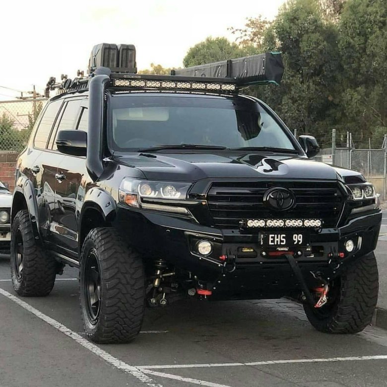 Toyota land cruiser 200 off road