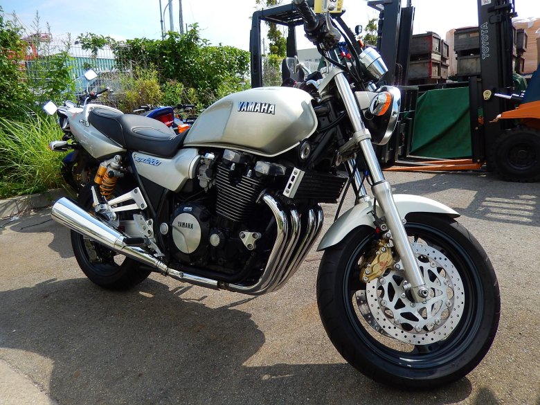 Ямаха 1200 кубов