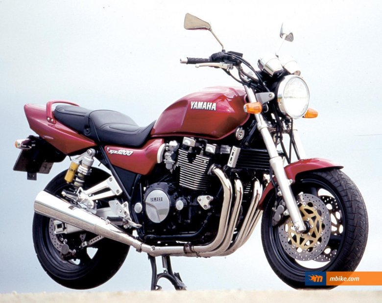 Мотоцикл yamaha xjr 400