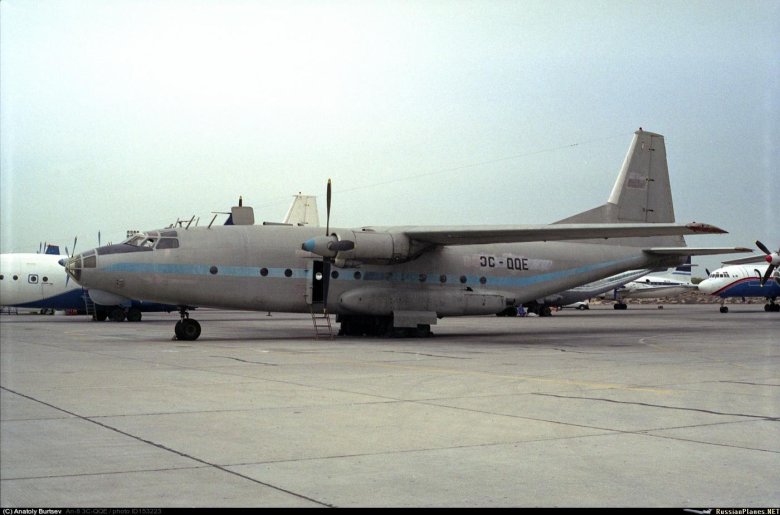Ан 8 военно транспортный самолёт