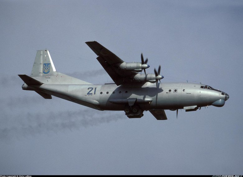Ан 12 военно транспортный самолёт
