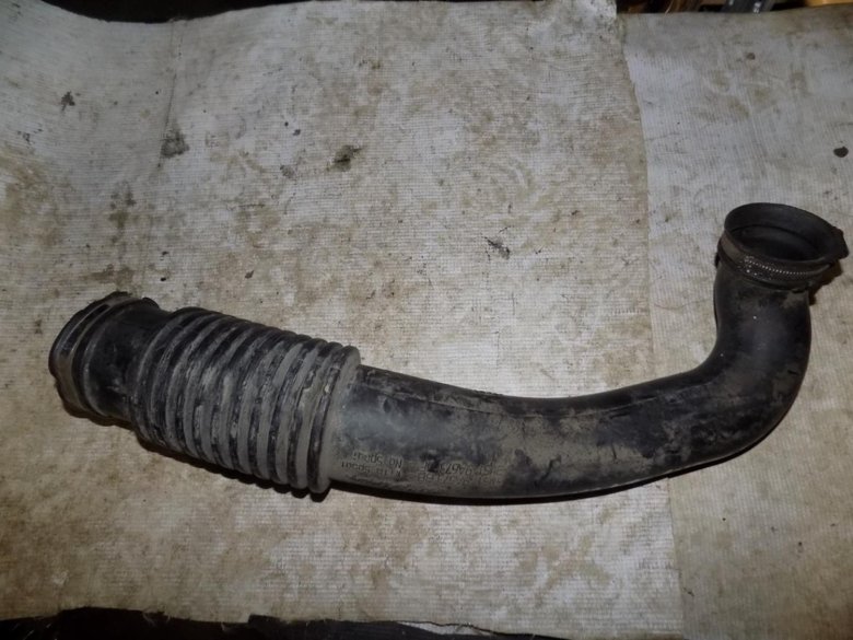 Патрубок воздушного фильтра ford focus 2