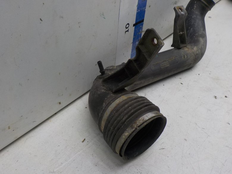 Патрубок ford