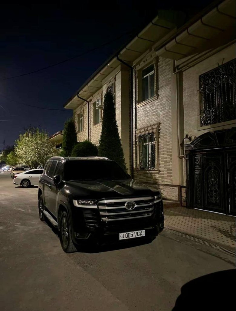 Toyota land cruiser 300