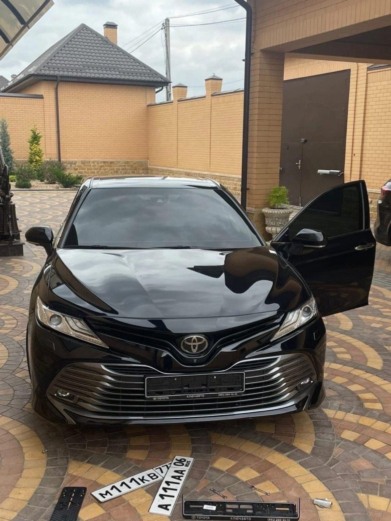 Toyota camry 3.5 черная