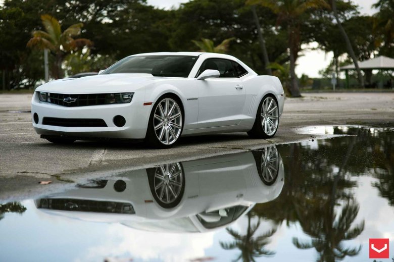 Шевроле камаро белая
