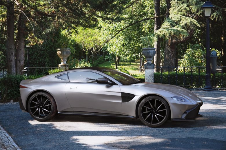 Aston martin vantage 2020