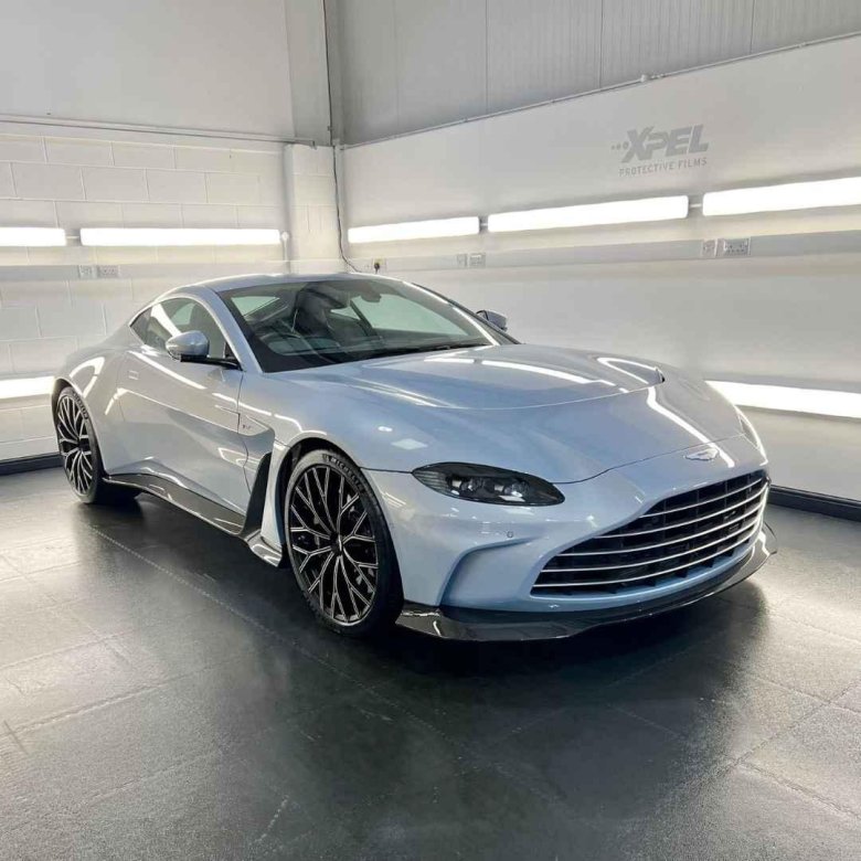 Aston martin v 12 vantage