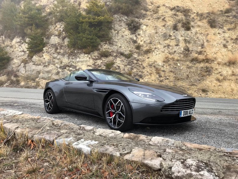 Aston martin db11