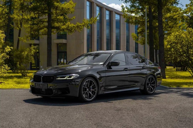 Bmw m5 f90 рестайлинг черная