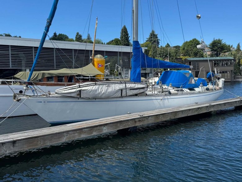 Парусная лодка