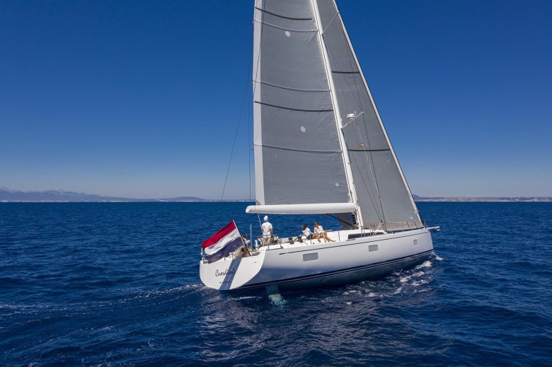 Яхта сван 65