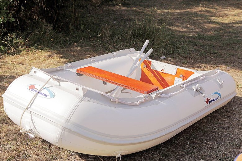Надувная лодка с мотором