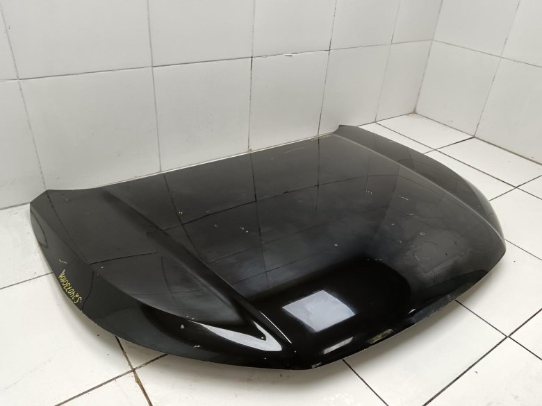 Капот автомобиля