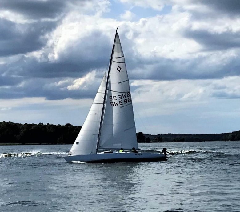 Парусная яхта