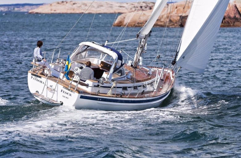 Яхта hallberg rassy 50