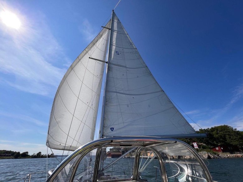 Парусная лодка