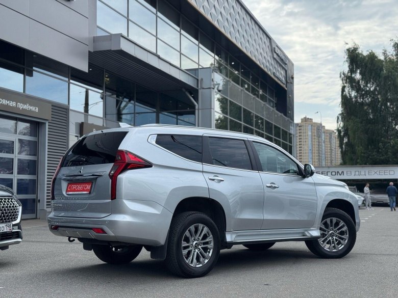 Mitsubishi pajero sport iii