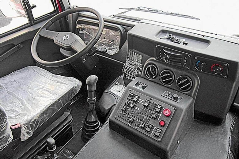 Урал 44202 седельный тягач салон