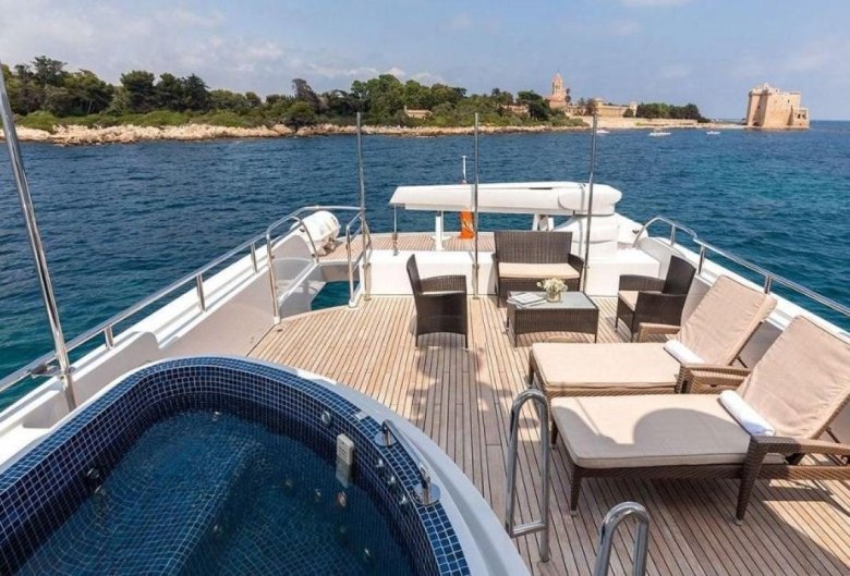 Charter yacht