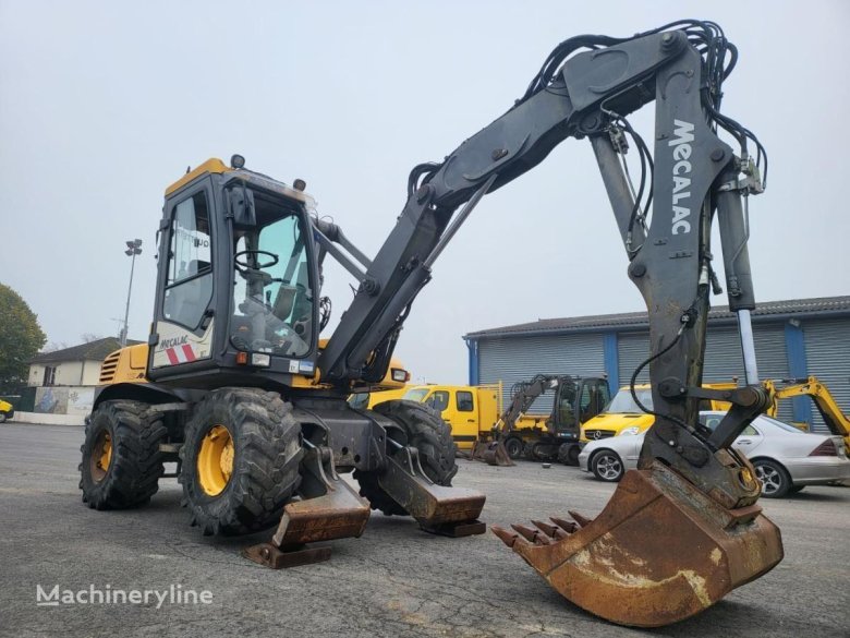 Экскаватор на колесном ходу