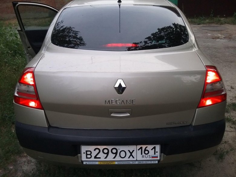 Рено меган 2 сзади