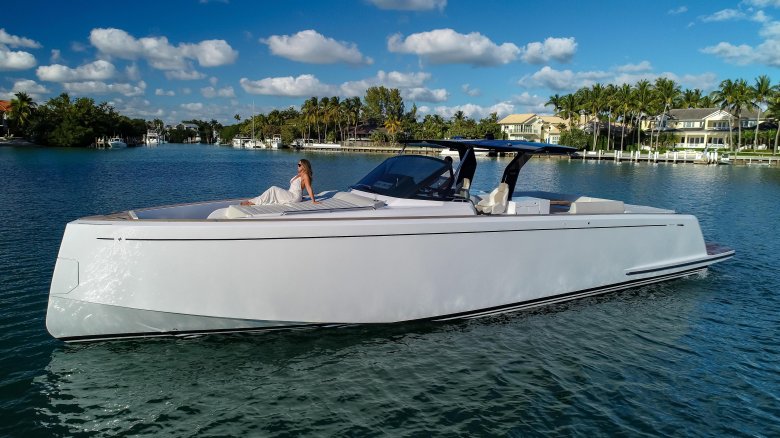 Катер лодка