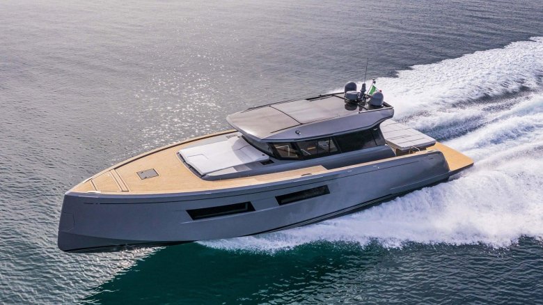 Моторная яхта