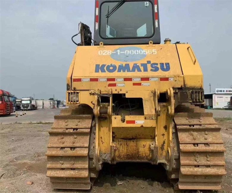 Бульдозер komatsu