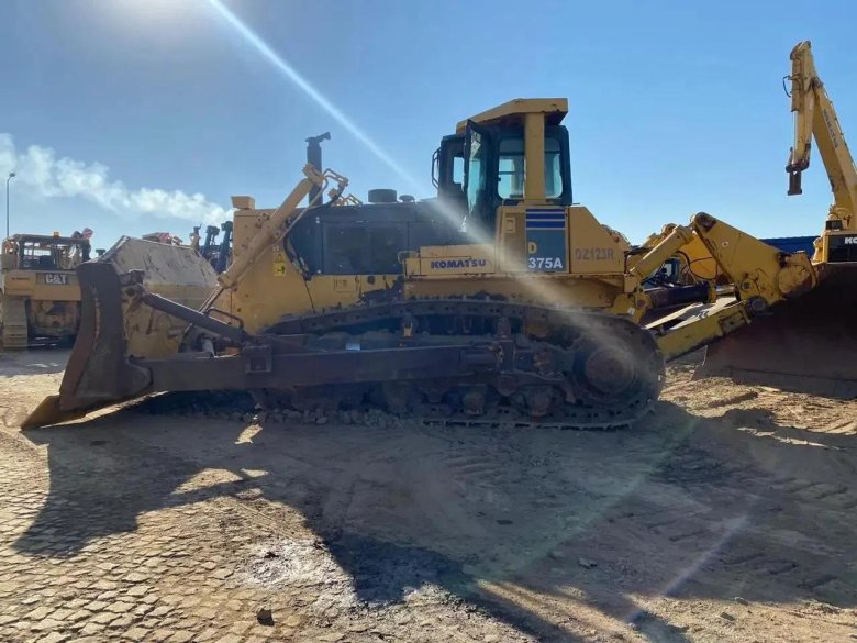 Бульдозер комацу