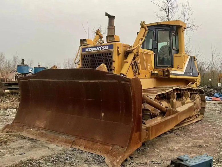 Бульдозер гусеничный komatsu d63e-12