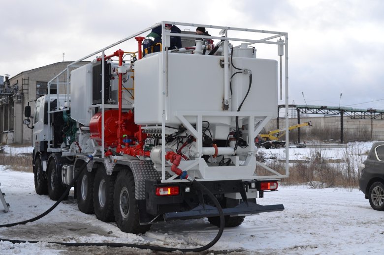 Цементировочный агрегат ца-700