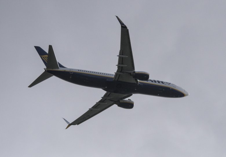 Боинг 737-800 вид снизу