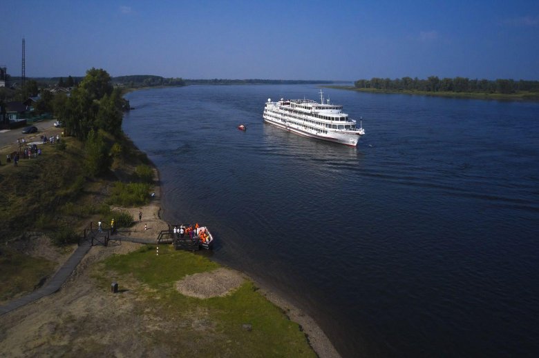 Теплоход по волге