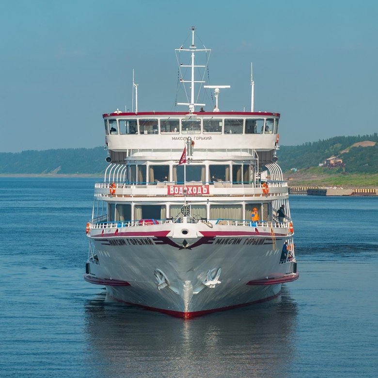 Теплоход максим горький на енисее