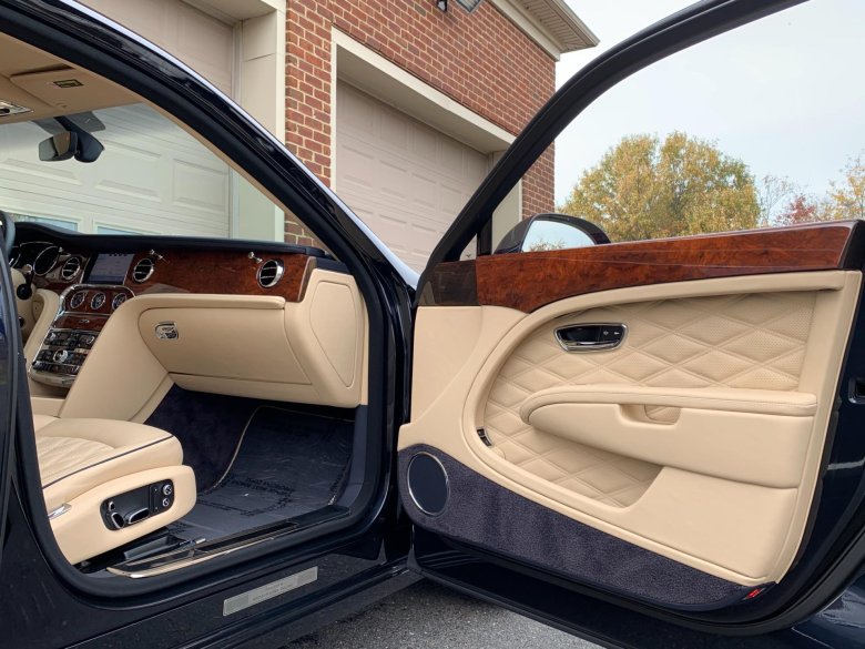 Bentley mulsanne grand limousine by mulliner