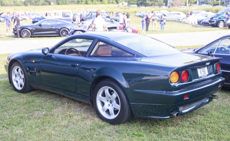 Aston martin v8 vantage 1993