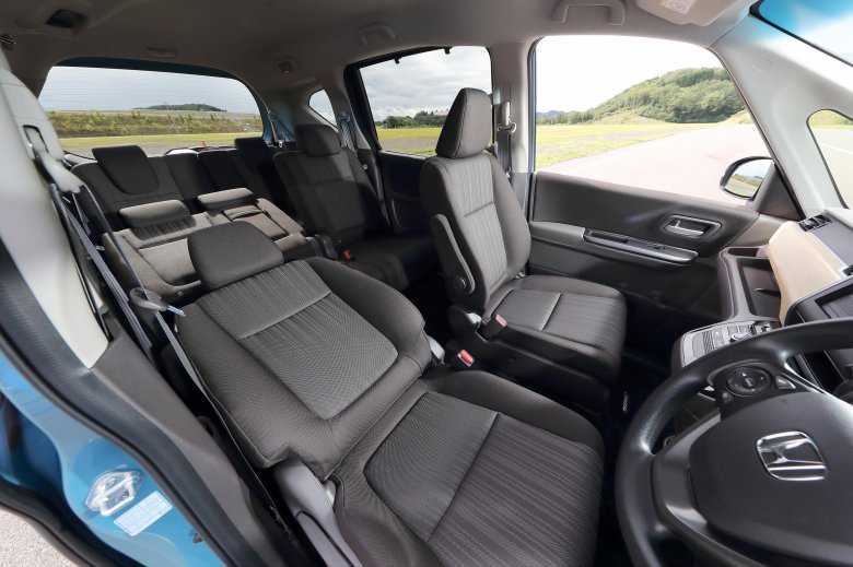 Honda freed hybrid 2016