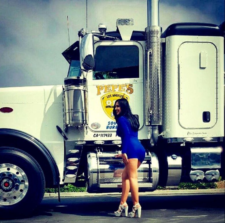 Девушки и грузовики