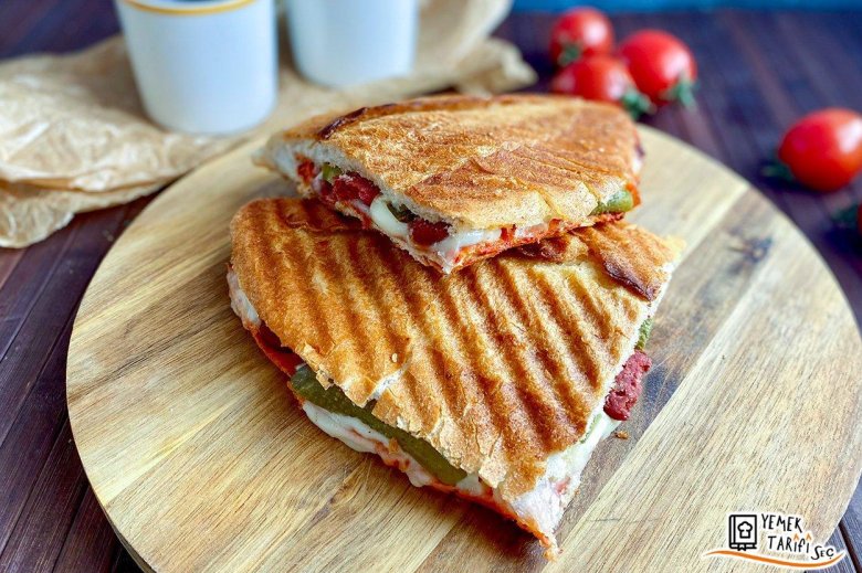 Sucuklu kaşarlı tost