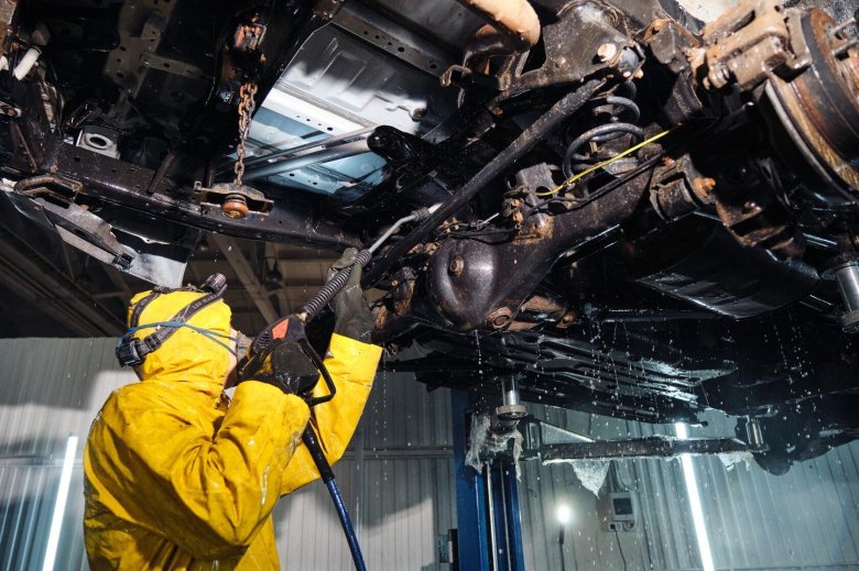 Антикоррозийная обработка днища автомобиля