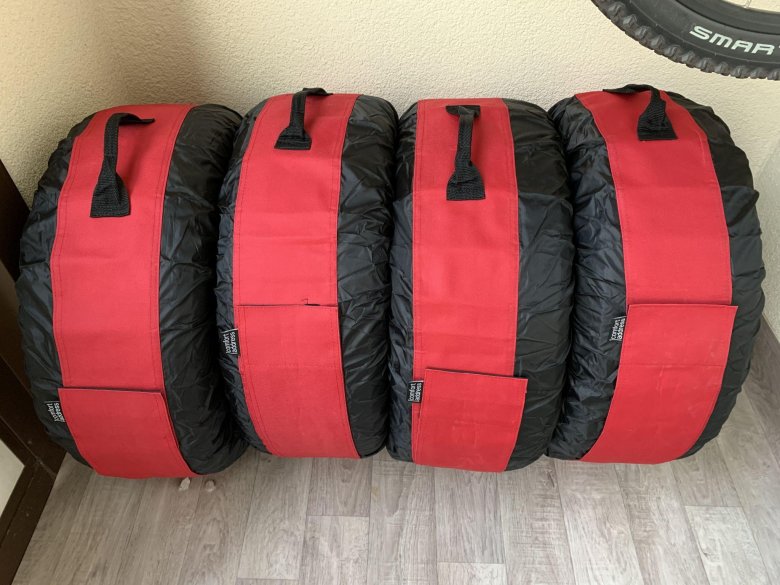 Чехлы для хранения автомобильных колес