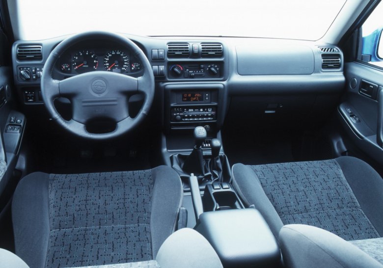 Opel frontera салон 2004