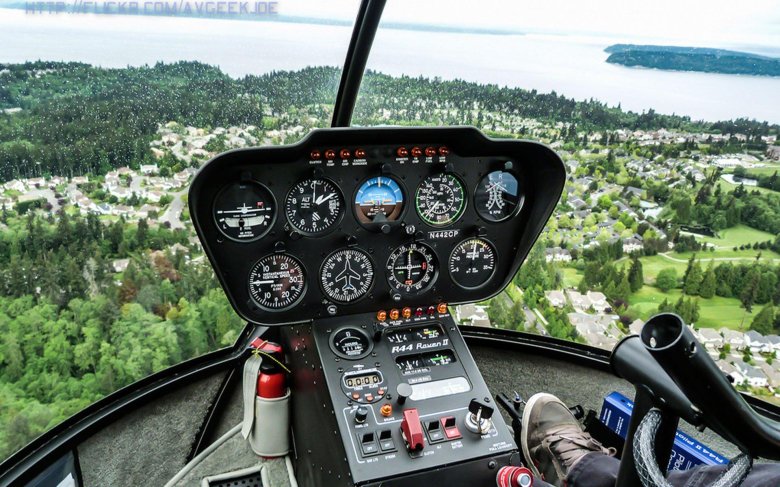 Кабина вертолета robinson r44