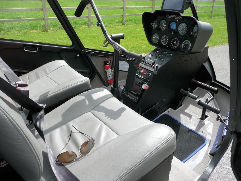 Robinson r66 кабина