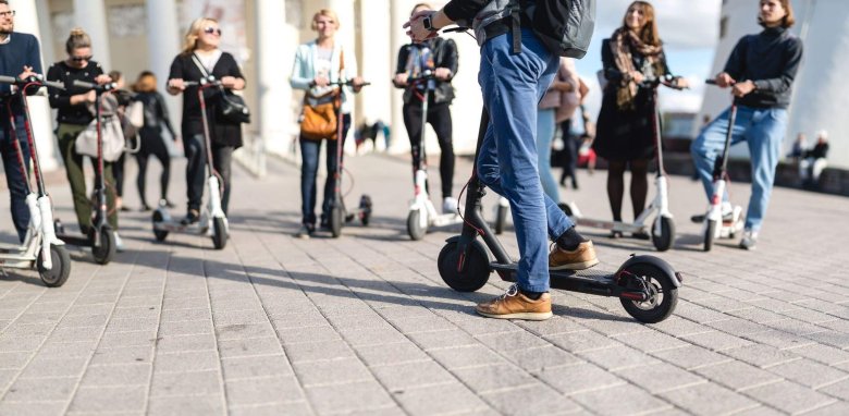 Самокат на улице